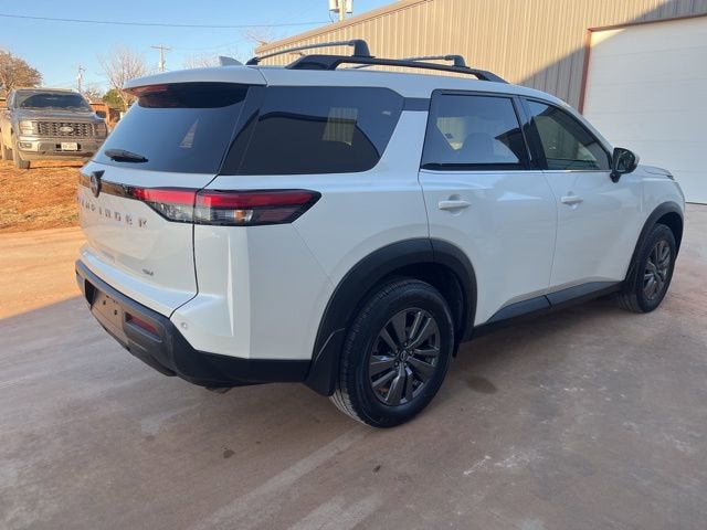 2022 Nissan Pathfinder SV